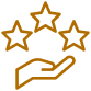 Main soutenant trois étoiles, symbolisant qualité, évaluation positive ou excellent service.